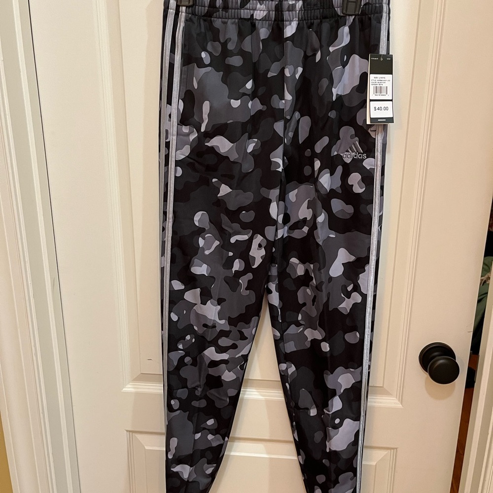 Camo adidas
